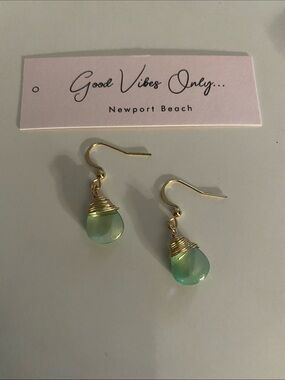 Good Vibes Only Newport Beach Green Teardrop Wire-Wrap Earrings